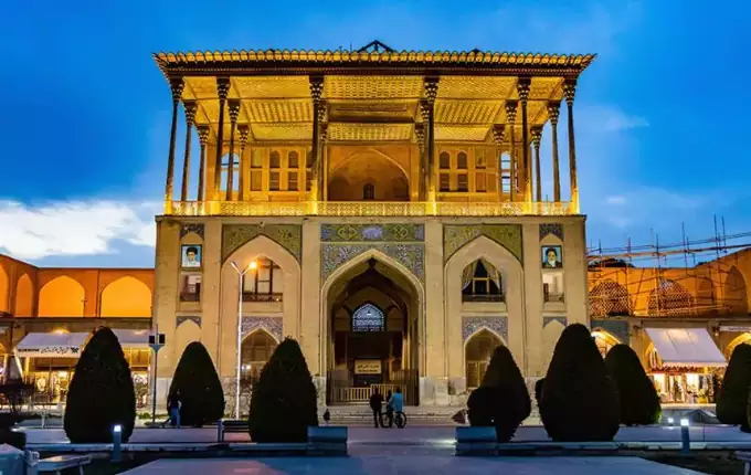 عمارت عالی قاپو بهترین جاهای دیدنی اصفهان