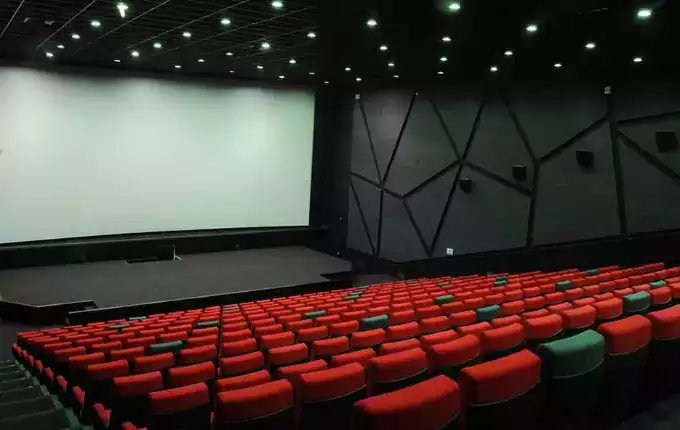 پردیس سینمایی کوروش از بهترین سینماهای تهران