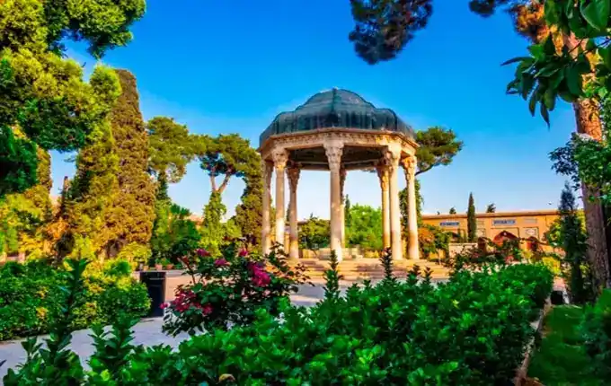 حافظیه از بهترین جاهای دیدنی در شیراز