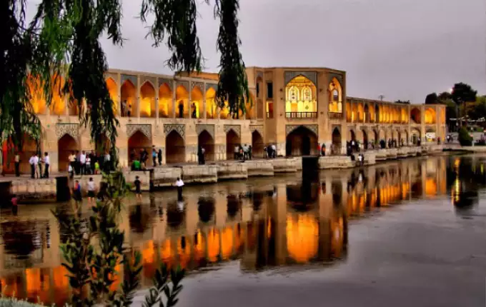 پل خواجو از بهترین جاهای دیدنی در اصفهان
