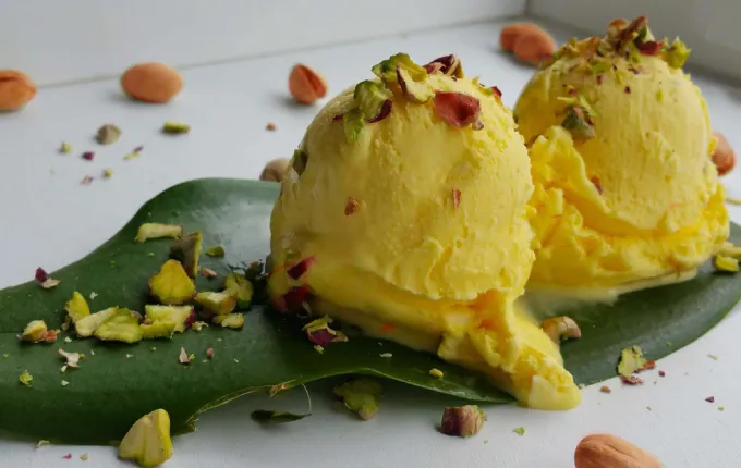 طرز تهیه بستنی سنتی از دسرهای ایرانی