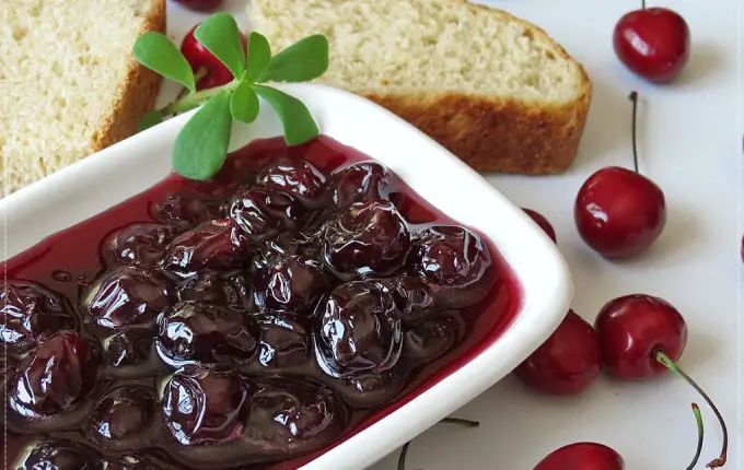 طرز تهیه مربای آلبالو | انواع مربا خانگی