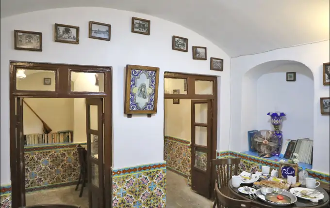 کافه کتاب دارالخلافه از بهترین کافه کتاب های تهران