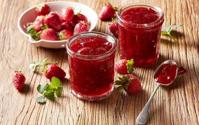 طرز تهیه مربای توت فرنگی از انواع مربا خانگی