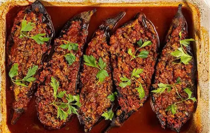 طرز تهیه بادمجان شکم پر( قارنی یاریق) از غذاهای سنتی تبریز