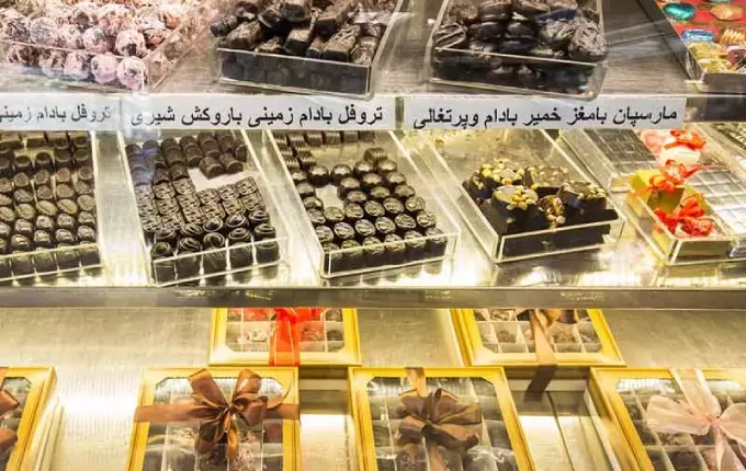 شیریمی سرای مینیون از بهترین شیرینی فروشی های مرکز تهران
