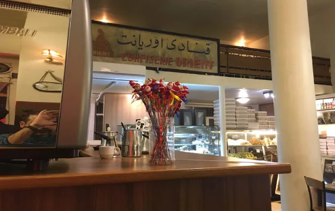 کافه قنادی اوریانت از بهترین شیرینی فروشی های مرکز تهران