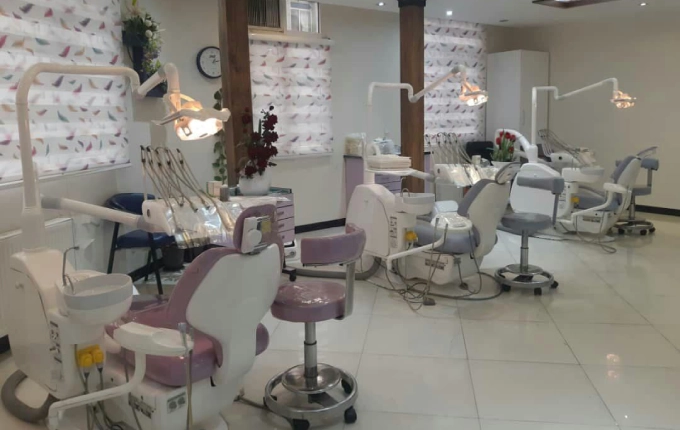 کلینیک دندانپزشکی دکتر شفیعی بهترین دندانپزشک شبانه روزی شرق تهران